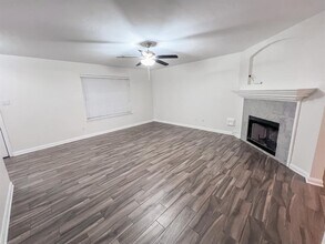 319 Grand Isle Ln in Dickinson, TX - Building Photo - Building Photo
