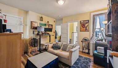 5131 Pine St, Unit 3 in Philadelphia, PA - Foto de edificio - Building Photo