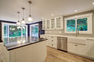 135 221st Ave NE in Sammamish, WA - Building Photo - Building Photo