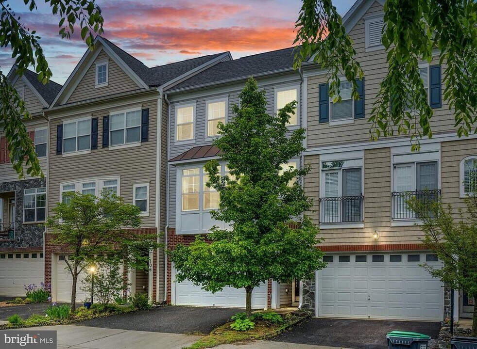 104 Hunting Creek Ln in Stafford, VA - Building Photo