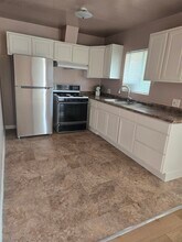 5723 Hazeltine Ave, Unit #2 in Los Angeles, CA - Building Photo - Building Photo