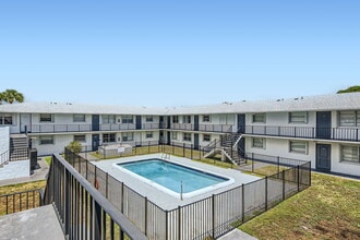 San Marco Apartments in Pompano Beach, FL - Foto de edificio - Building Photo