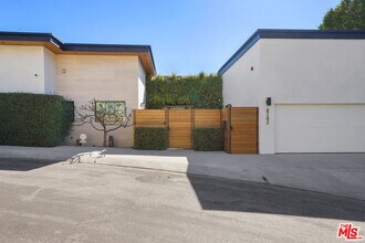 8242 Hillside Ave in Los Angeles, CA - Building Photo - Building Photo