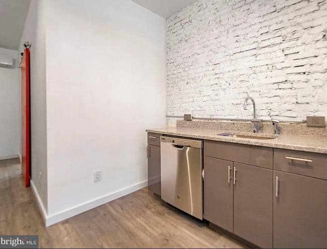 1041 S Paxon St, Unit 1st Floor in Philadelphia, PA - Building Photo - Building Photo