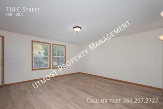 718 C St in Washougal, WA - Building Photo - Building Photo