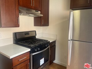 1249 N Virgil Ave in Los Angeles, CA - Building Photo - Building Photo