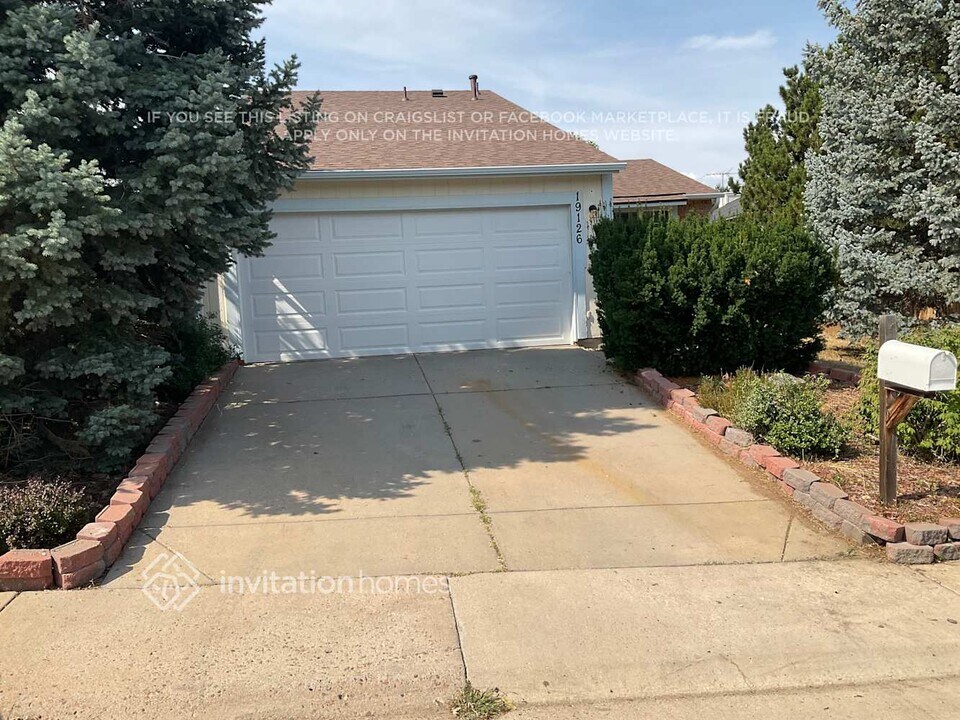 19126 E Milan Cir in Aurora, CO - Building Photo