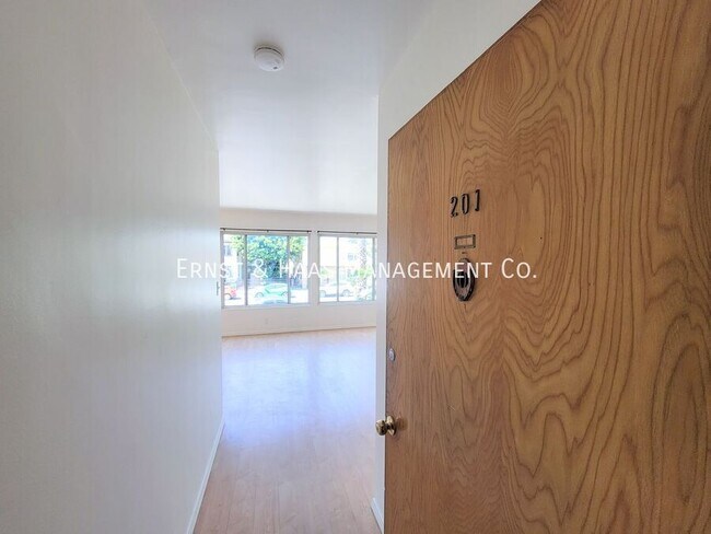 1250 E Ocean Blvd in Long Beach, CA - Building Photo - Building Photo