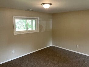 6415 Londonderry Dr in Cary, IL - Building Photo - Building Photo