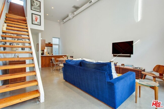 140 S Gramercy Pl in Los Angeles, CA - Building Photo - Building Photo