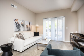 Woodfield Park in Columbus, OH - Building Photo - Interior Photo