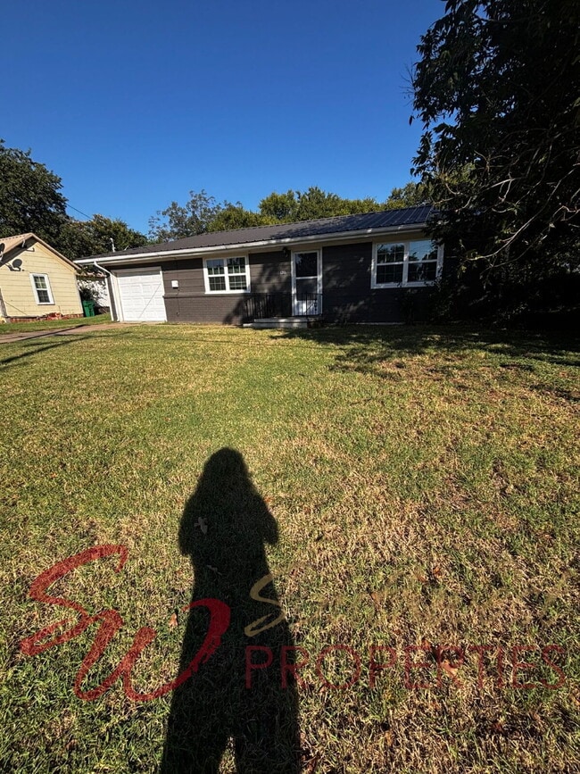 1201 W Long in Stephenville, TX - Building Photo - Building Photo