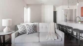 1711 Caroline St, Unit 412 in Houston, TX - Building Photo