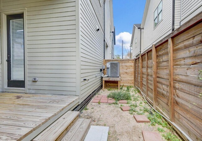 2539 Judiway St in Houston, TX - Building Photo - Building Photo