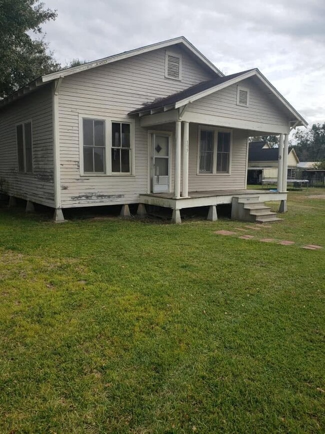 135 Castille St in Sunset, LA - Building Photo - Building Photo