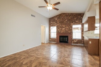 7827 W Shangri La Rd in Peoria, AZ - Building Photo - Building Photo