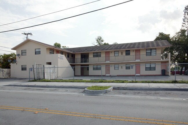 805 E 3rd Ave in Hialeah, FL - Building Photo - Building Photo