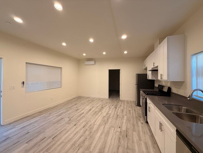 1019 S Osage Ave in Inglewood, CA - Building Photo - Building Photo