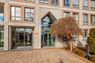 Le Centenaire in Dollard-des-Ormeaux, QC - Building Photo - Building Photo