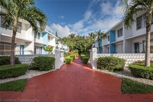9455 Bay Harbor Terrace in Bay Harbor Islands, FL - Building Photo