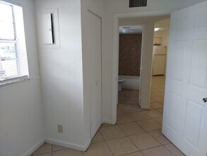 978 SW 10th Dr in Pompano Beach, FL - Foto de edificio - Building Photo