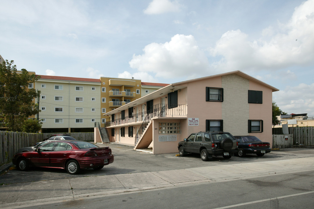 Toral Apartments in Hialeah, FL - Building Photo