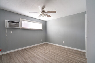 Bristol Oaks Apartments in Houston, TX - Building Photo - Interior Photo