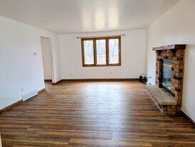 2043 Hilltop Dr in Green Bay, WI - Building Photo