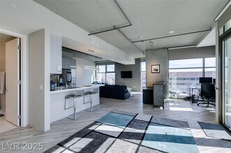 353 E Bonneville Ave in Las Vegas, NV - Foto de edificio - Building Photo