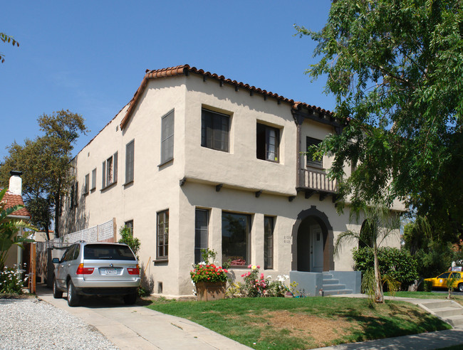 6101 Saturn St in Los Angeles, CA - Foto de edificio - Building Photo