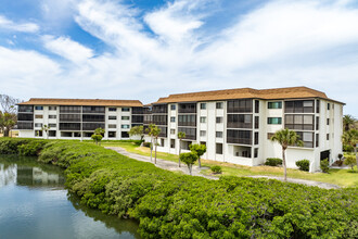 Buttonwood Cove in Longboat Key, FL - Building Photo - Building Photo