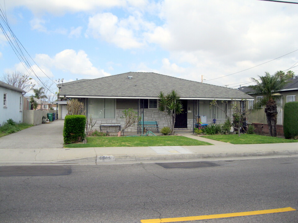 6905 Walker Ave in Bell, CA - Building Photo