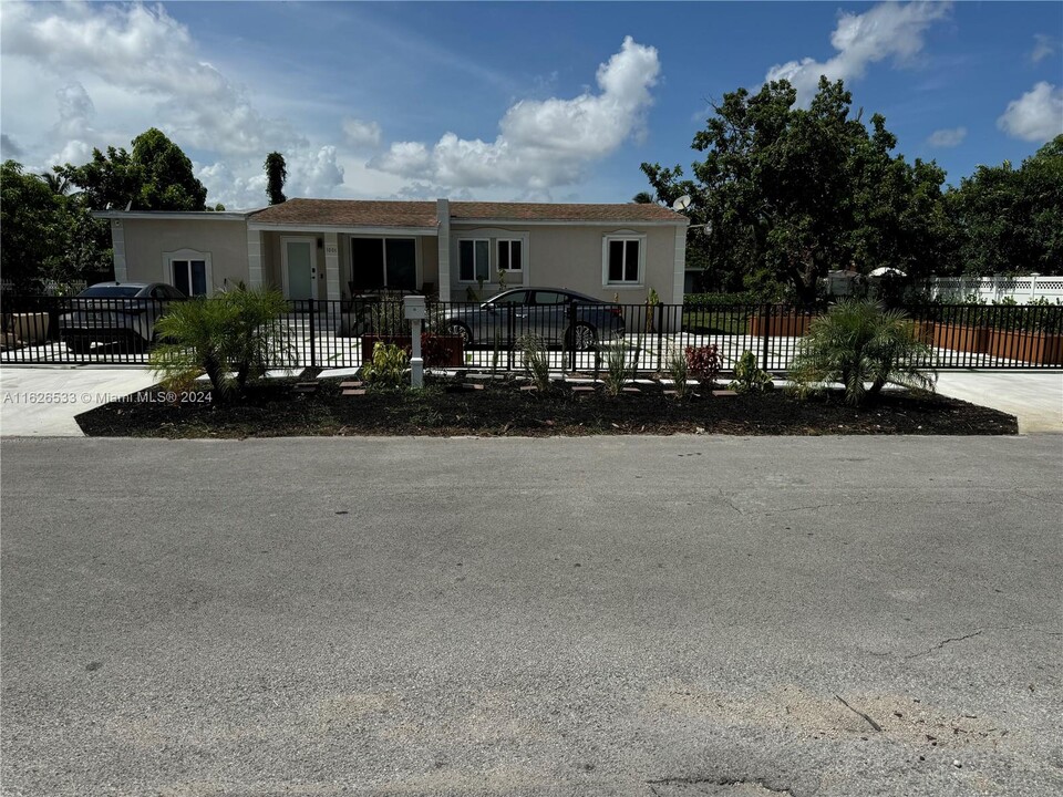 1001 NW 148th St in Miami, FL - Building Photo