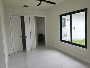 267 Santa Marta St in Port Charlotte, FL - Foto de edificio - Building Photo