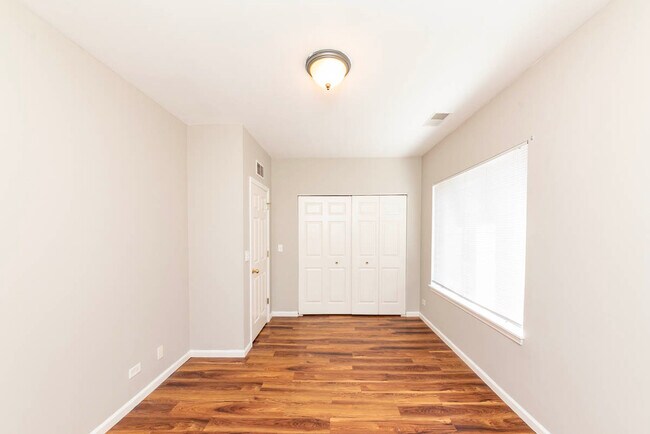 2331 N Lister Ave in Chicago, IL - Building Photo - Building Photo