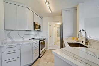 326 Grant Ave in Palo Alto, CA - Building Photo - Building Photo