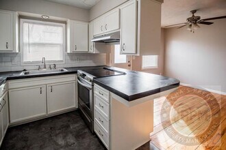 8639 Lakeview Dr in Omaha, NE - Building Photo - Building Photo