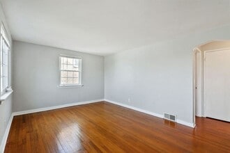 228 Highland Ave in East Pittsburgh, PA - Building Photo - Building Photo