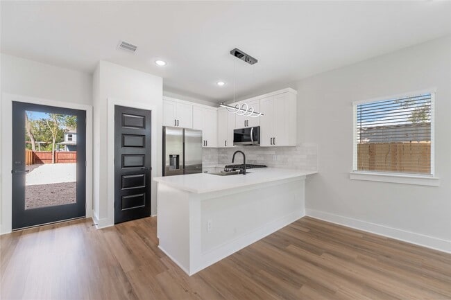 6909 S Hall St in Houston, TX - Foto de edificio - Building Photo