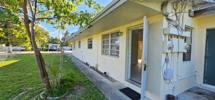 4117 SW 24th St in Fort Lauderdale, FL - Building Photo - Building Photo