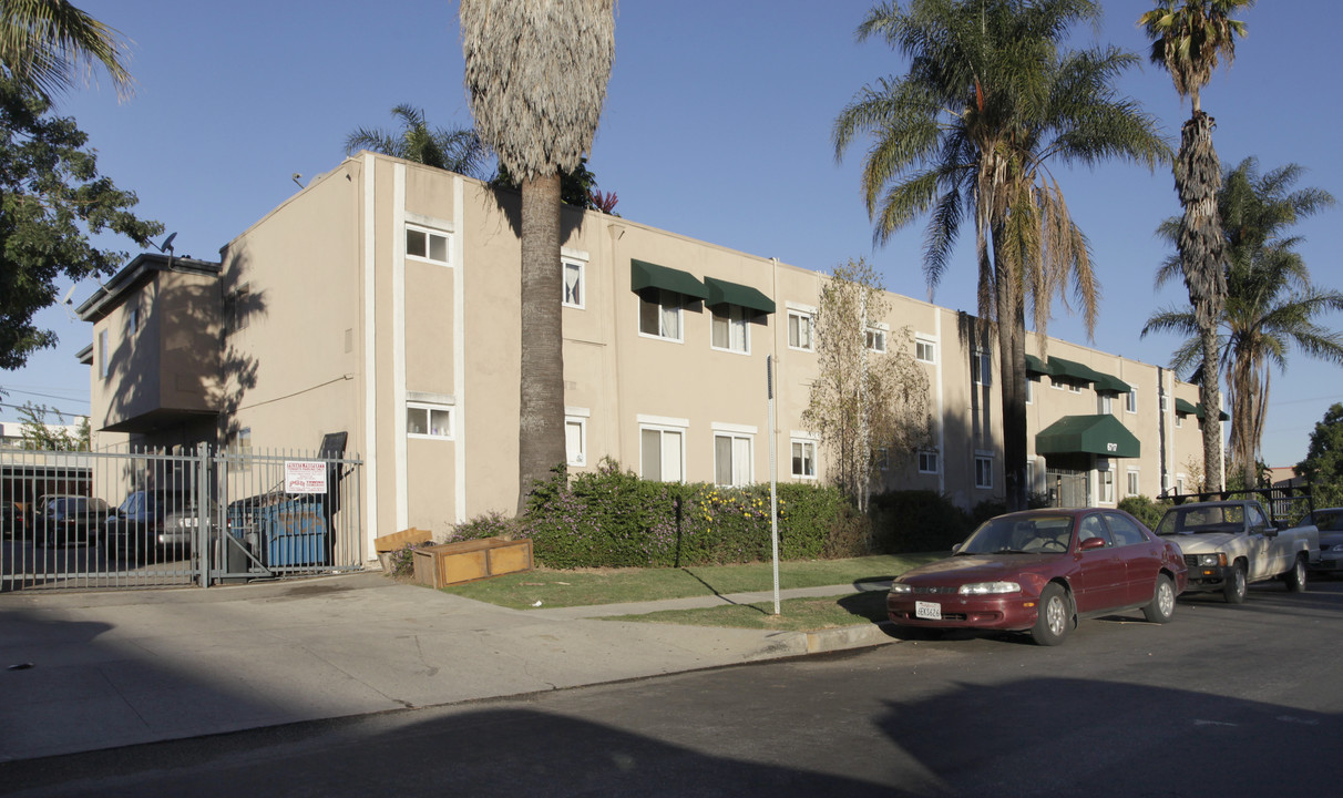 6717 Satsuma Ave in North Hollywood, CA - Building Photo