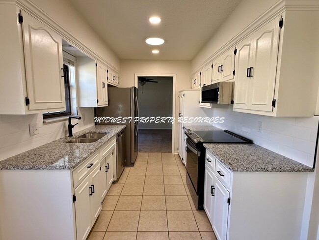 416 SW Sunset Dr in Lee's Summit, MO - Building Photo - Building Photo