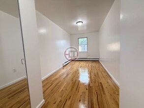 1012 Evergreen Ave in Bronx, NY - Building Photo - Building Photo