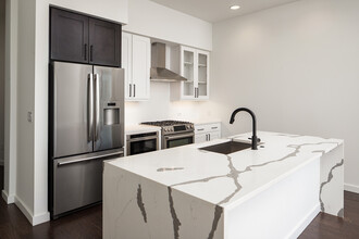 The Huntley Luxury Apartments in Atlanta, GA - Foto de edificio - Building Photo