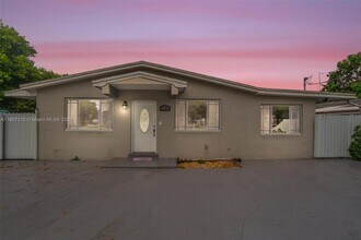 3200 W 7th Ave in Hialeah, FL - Building Photo - Building Photo