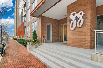 88 V St SW, Unit 104 in Washington, DC - Foto de edificio - Building Photo