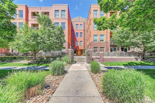 1631 N Emerson St, Unit 403 in Denver, CO - Building Photo - Building Photo