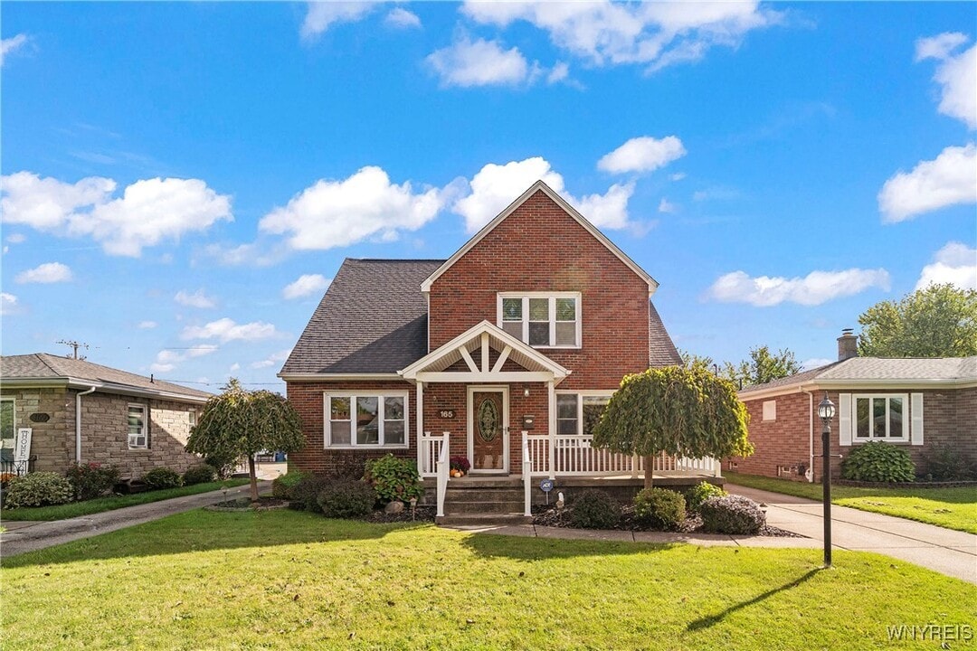 165 Carmen Rd in Buffalo, NY - Building Photo