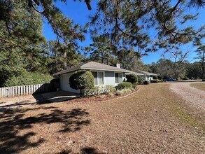 2537 Stonegate Dr in Tallahassee, FL - Building Photo - Building Photo