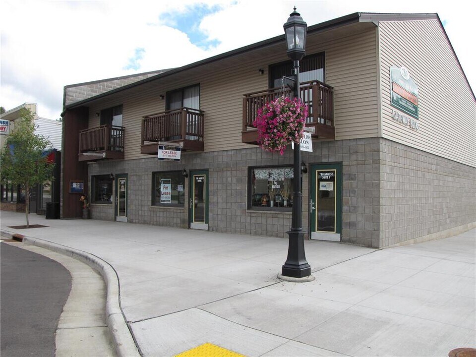 780 Main St in Baldwin, WI - Foto de edificio